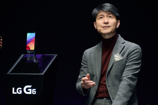 LG G6, 길어진 디스플레이·구글 어시스턴트 탑재…LG페이 서비스 예정…