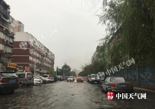 중국 13개 성(省)에 폭우 '황색경보'…항공편 취소 잇따라