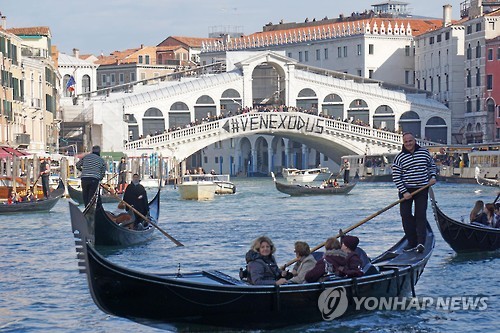 伊베네치아서 운하 뛰어든 외국인 관광객에 벌금 60만원