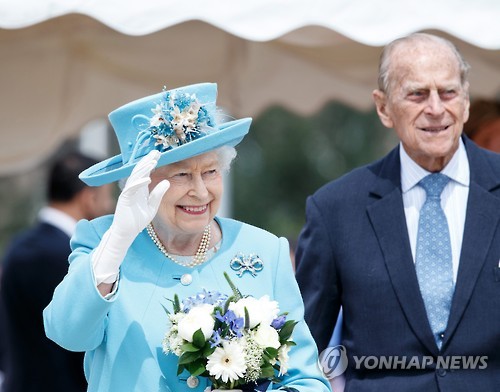엘리자베스 여왕·필립공 결혼 70주년…영국 군주 최초