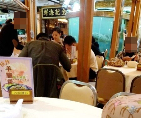 '둘째 임신' 전지현, 남편과 홍콩 식당서 데이트 '수수해도 예뻐'