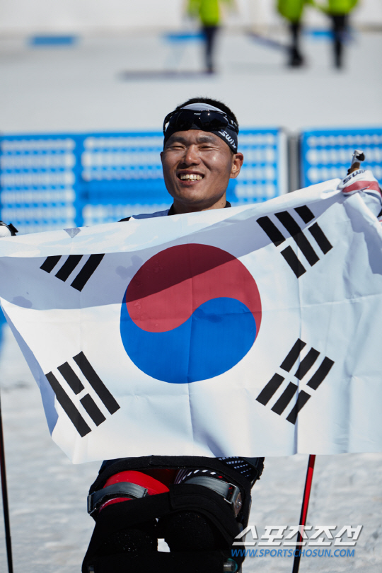 "어머니께!" '공주 상남자'신의현 패럴림픽 첫金 향해 달린다