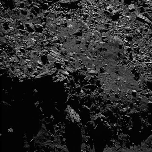 혜성 67P서 영면한 탐사선 '로제타' 안식처 공개