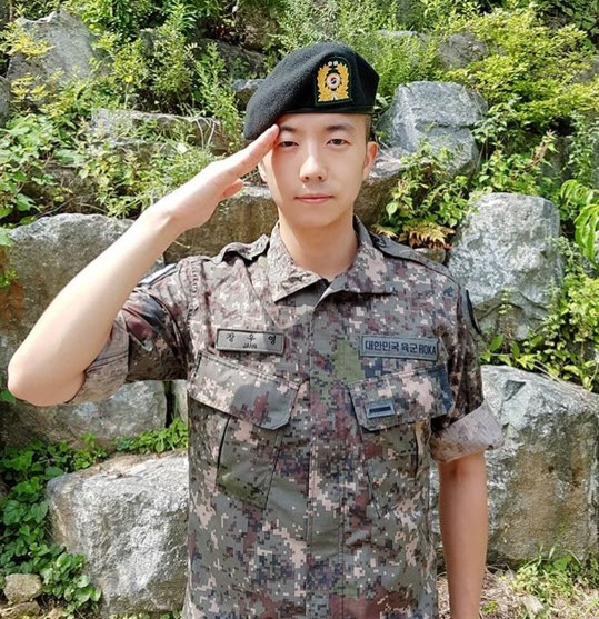 "충성" 2PM 우영, 중대장 훈련병 수료 '늠름한 군인'
