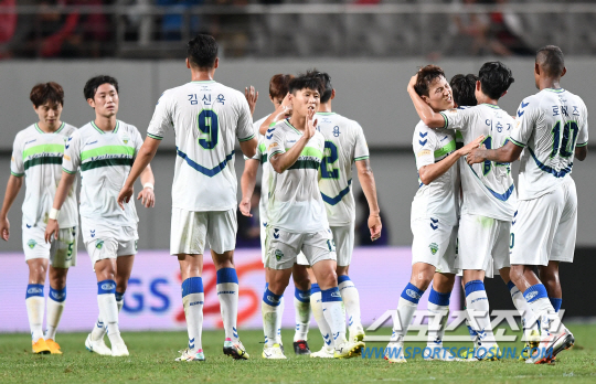  전북, 서울에 2-0 승리!