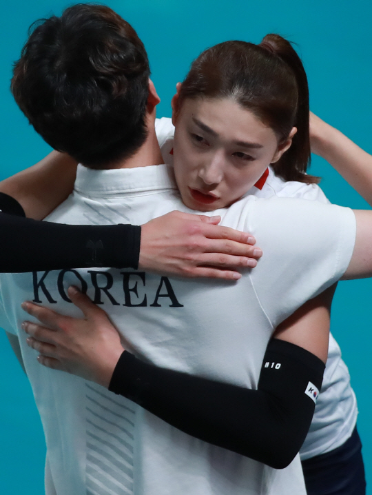 '여제'김연경의 눈물"마지막인 선수들...동메달 더 아쉬워"