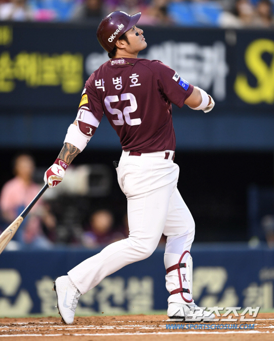 넥센 박병호, 리그 첫 5년연속 30홈런-100타점 달성