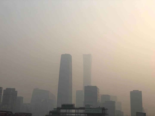 중국 곳곳 스모그 신음…베이징 '심각한 오염' 경보 발령