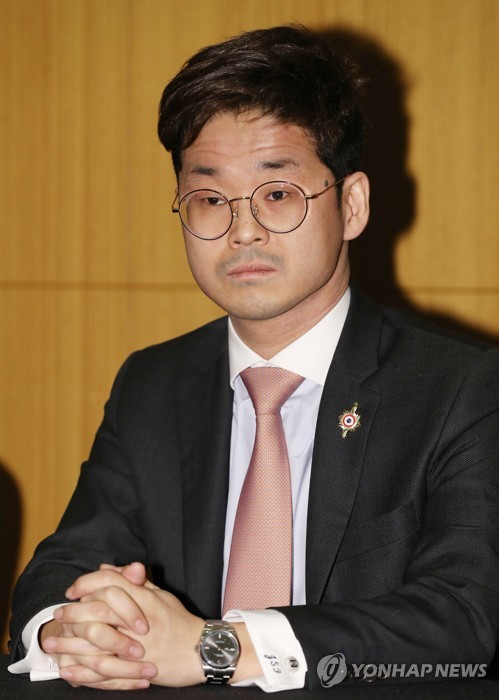 한국출신 佛 집권당 의원, 트럼프에 "치매 걸린 멍청이" 맹비난