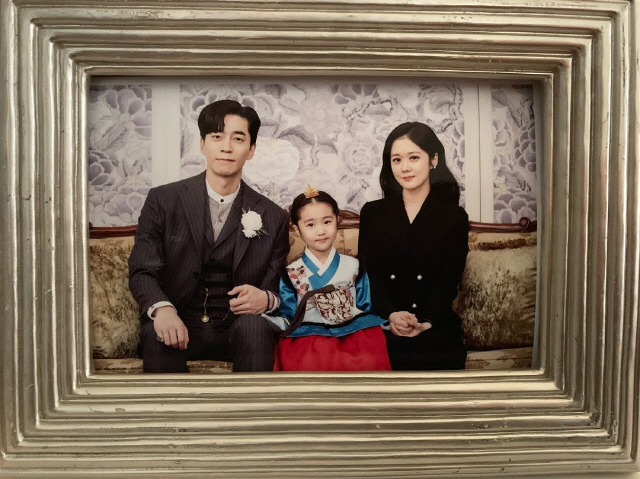 "황실 가족 포스"…신성록X장나라X오아린, '황후의 품격' 가족사진