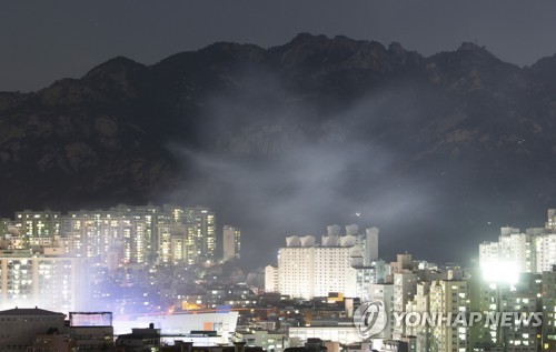 은평구 모델하우스 화재 진압…인근 북한산도 불길 잡혀