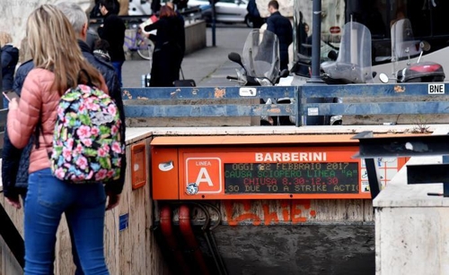 로마 지하철 '대혼란', 에스컬레이터 고장에 역사 잇단 폐쇄