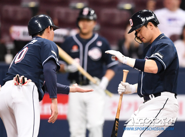  몰아치는 김재환, 7홈런 단독 선두+11경기 연속 타점