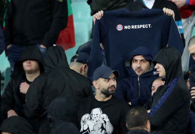 불가리아 경찰, 잉글랜드전 '인종차별' 팬 6명 체포