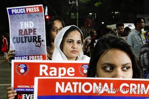 성폭행 피해 인도 여성, 법원 증언 가려다 가해자가 불태워 중상