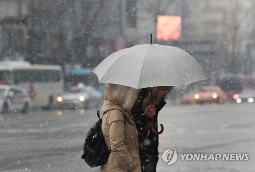 월요일 전국 흐리고 쌀쌀…출근길 서울 눈