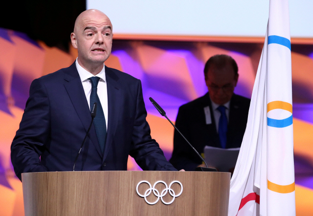 인판티노 FIFA 회장 "EPL 오프사이드 논란, 과도한 VAR이 문제"
