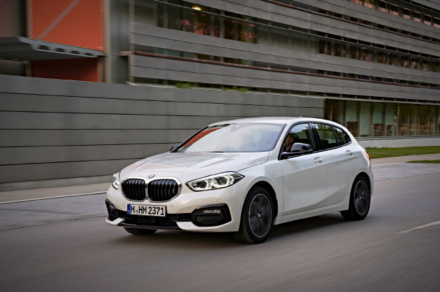 BMW 뉴 1시리즈, 최첨단 편의 기능과 실용성으로 밀레니얼 세대 정조준