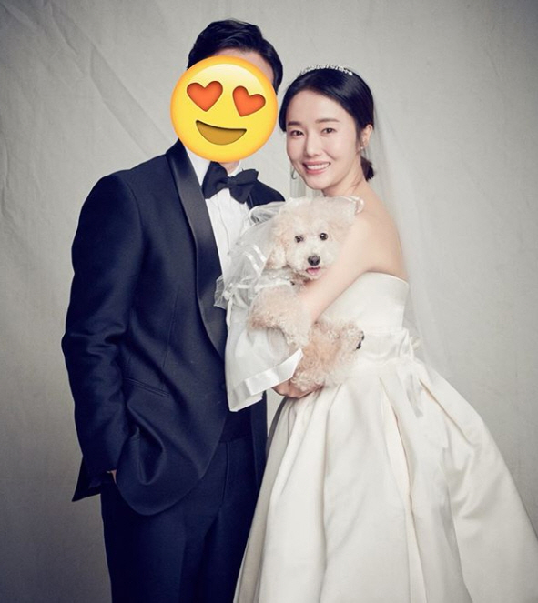 이정현 '결혼 1주년' 웨딩 사진 '♥훈남 의사 남편' 듬직
