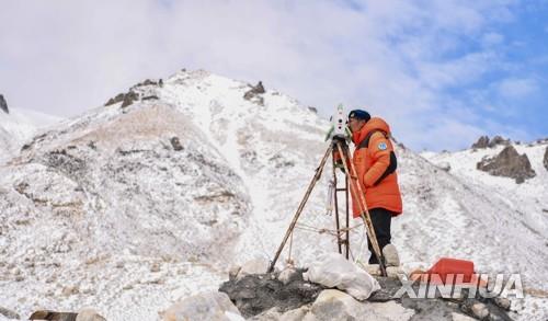 중국, 에베레스트 높이 재측정 완료…"2~3개월 뒤 발표"