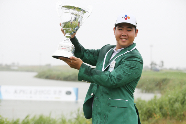 '앙팡테리블' 김주형, KPGA 군산CC오픈에서 역대 최연소 우승