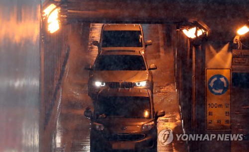 서울 도림천 급류 휩쓸렸던 80대 사망…강남역 다시 물난리