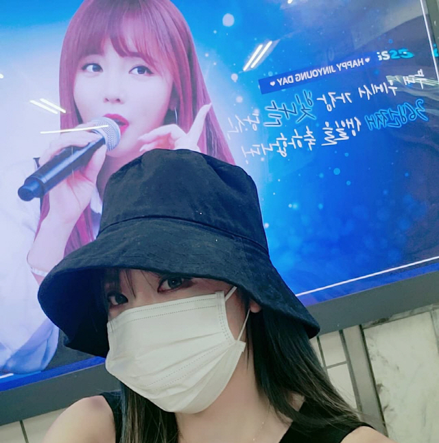 홍진영, 생일 축하 광고판 인증…"좋은 노래로 보답 할게요"