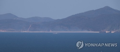 '시신 훼손·월북·해군사령부 결심'…軍당국·북한 설명 달라