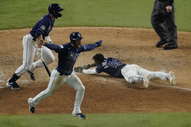 탬파베이, 끝내기 역전승 시리즈 2승2패...다저스의 허망한 실책