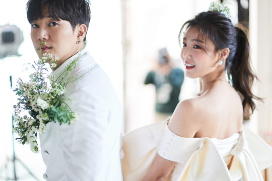 제니,♥작곡가 김수빈과 3월 결혼 "모든 분들께 감사"