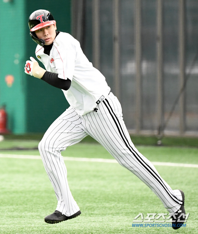홍창기의 '출루 야구'에 힘실어준 류지현 감독 "흔들리지 마라"