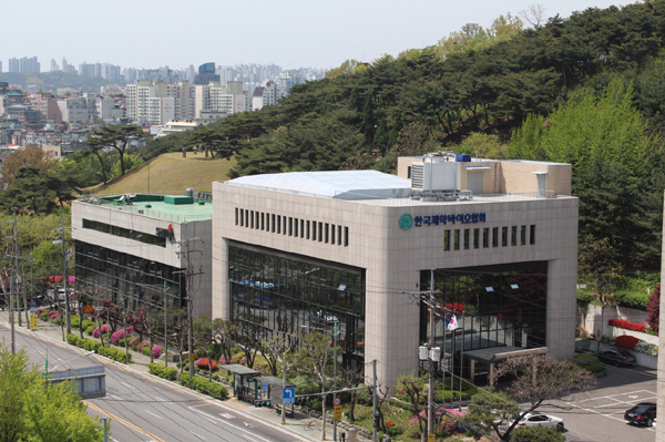 제약바이오협회 "의약품 임의제조 논란 바이넥스·비보존제약 자격 정지"