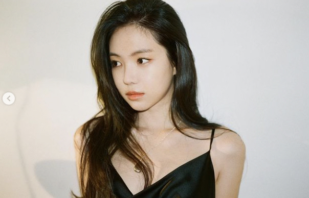"손나 예뻐" 손나은, 슬립 란제리룩 몸매 공개 '여신 비주얼'