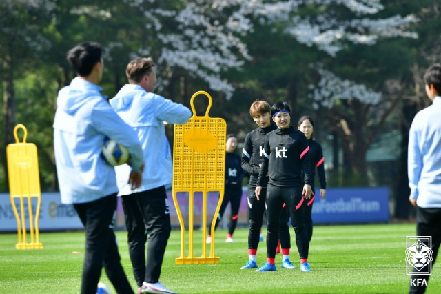 한국 여자축구, '만리장성'을 넘고 올림픽 첫 본선 역사를 만들자