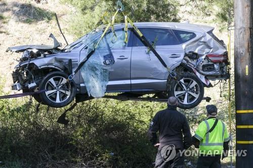 "타이거 우즈 차량 전복사고, 과속에 커브길 대처 못한 탓"