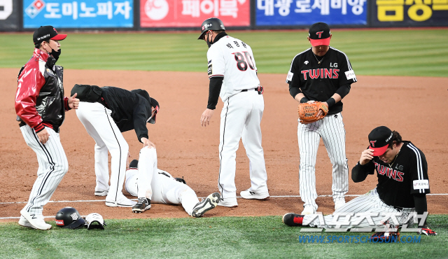 류지현 감독의 질문 "유한준 선수는 어떻다고 하나요? 걱정되던데"