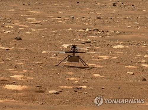 NASA 우주 헬기, 화성 첫 비행 연기…날개 회전 경고장치 작동