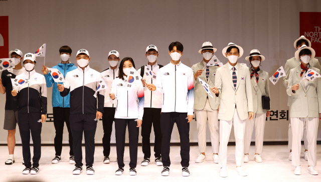 2020 도쿄올림픽 G-100, 선수단 공식 단복 패션쇼로 공개