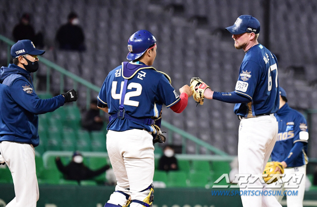  '파슨스 KBO 데뷔전 승리' 선두 NC, SSG 제압 5연승…위닝시리…