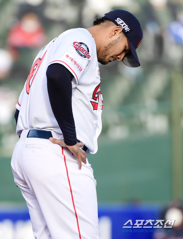 '⅔이닝 8실점+61구' 프랑코, KBO 역대 1이닝 최다 투구 '불명예…