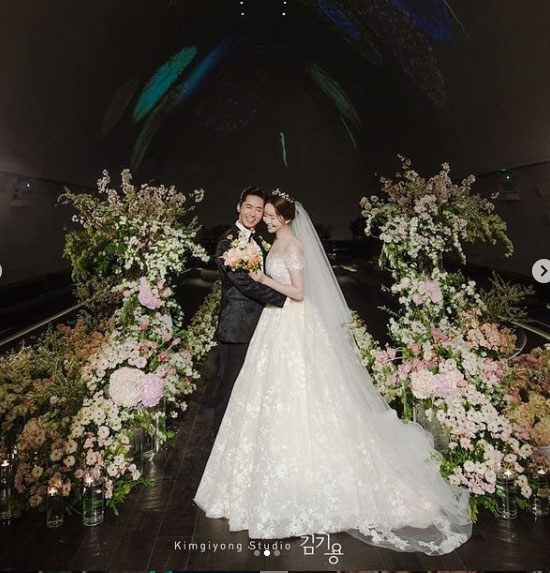 오종혁♥미모의 아내와 '키스'…영화 같은 결혼식 "잘 살겠습니다"