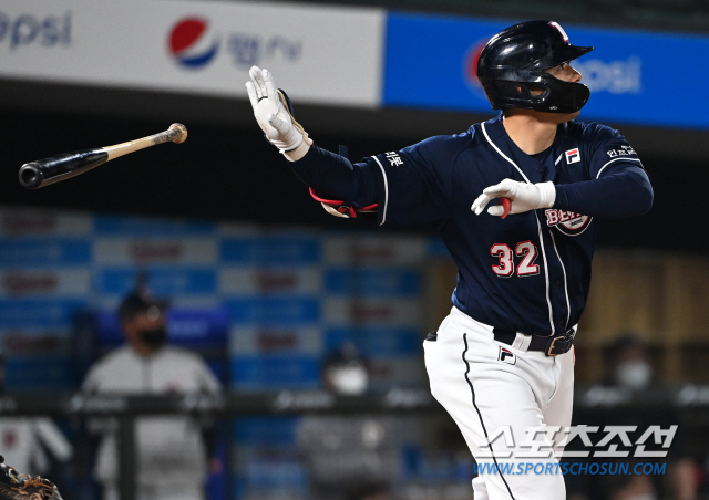 '진욱아 이게 프로야.' 두산 김재환 연타석 홈런으로 5타점. 신인 김진…