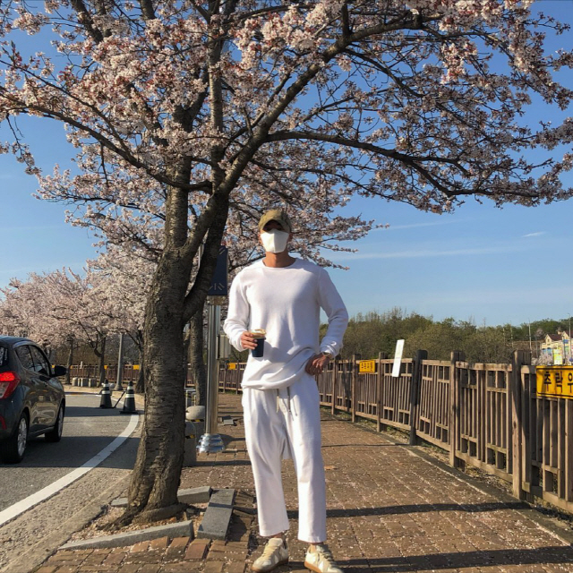 로이킴, 해병대 입대 후 무슨일이?…휴가 중 태평양 어깨로 '시선집중'