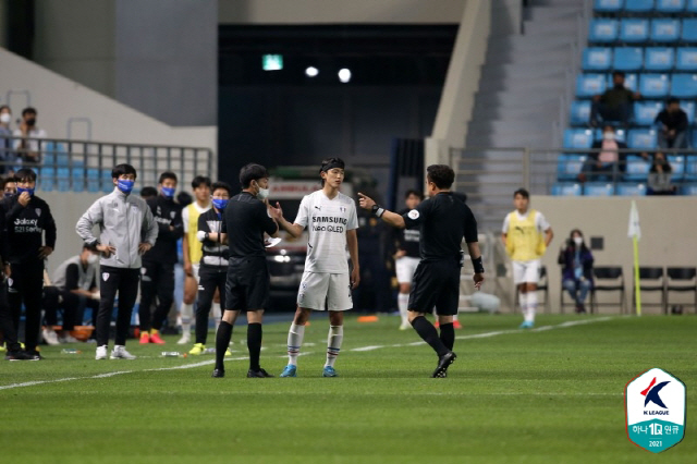 한국프로축구연맹, '경기 지연' 수원 최성근에 150만원 징계