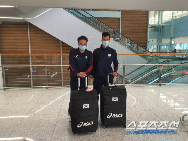 '입국' 라바리니 감독, "빨리 선수들 만나고파"…내달 13일 선수단 합…