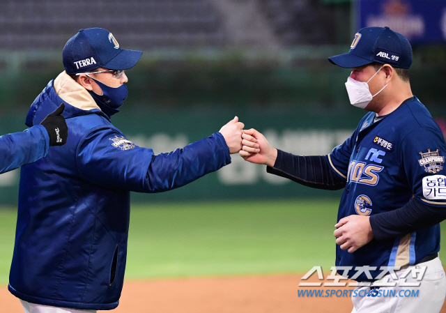  역사 쓰는 125억원 포수…사령탑, "우리랑 잘 맞나봐요"