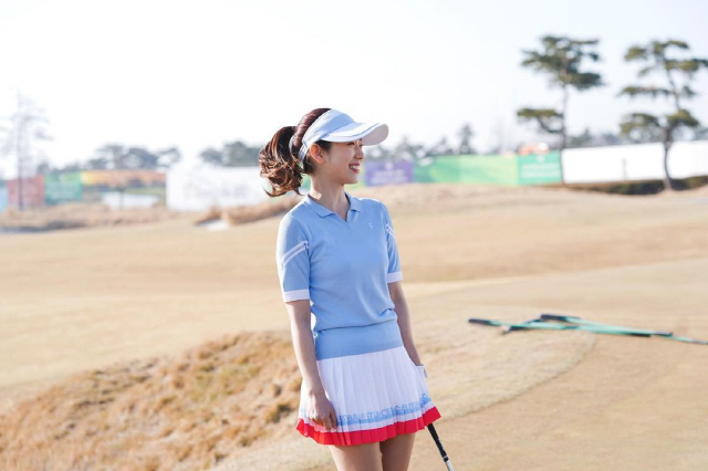 박신혜, 골프장을 화보 촬영장으로 만드는 '여신 골린이'