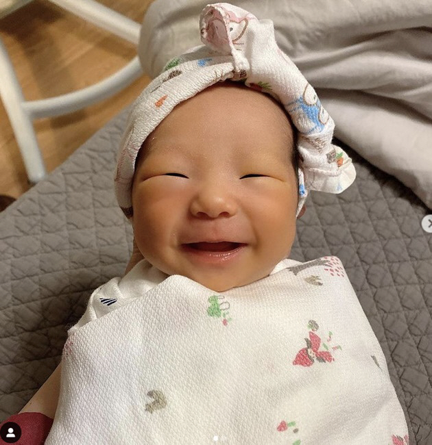 나비, 생후 11일된 미소천사 ♥아들 공개 "2.75kg으로 작게 태어나…