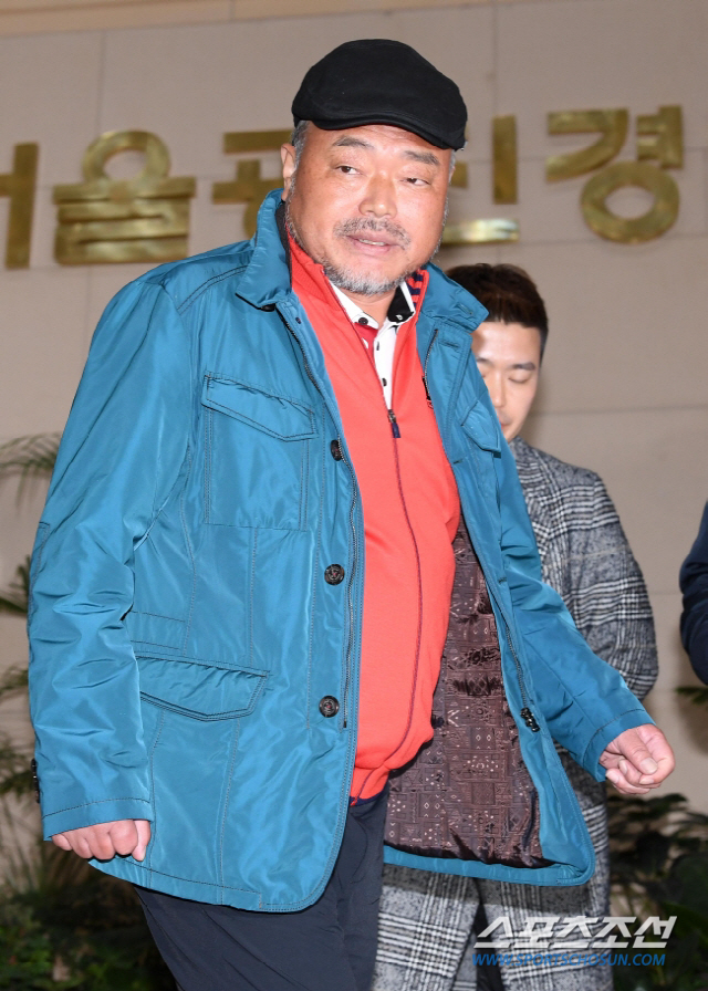  김흥국 "뺑소니 기소? 연예인이라 피해 억울…법적대응"