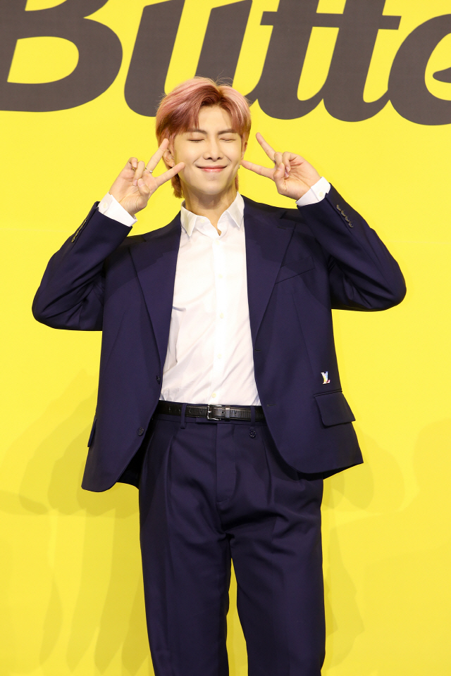  방탄소년단 RM, 데뷔 8주년 기념 자작곡 '바이시클' 공개 "작은 선…